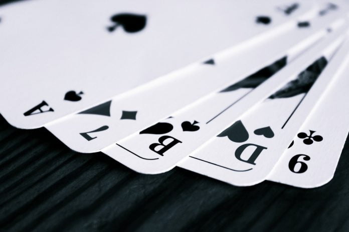 Pelikorttien ja korttipelien historia tähän päivään saakka
